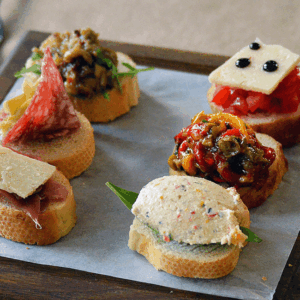 Small bread with meat and vegetables