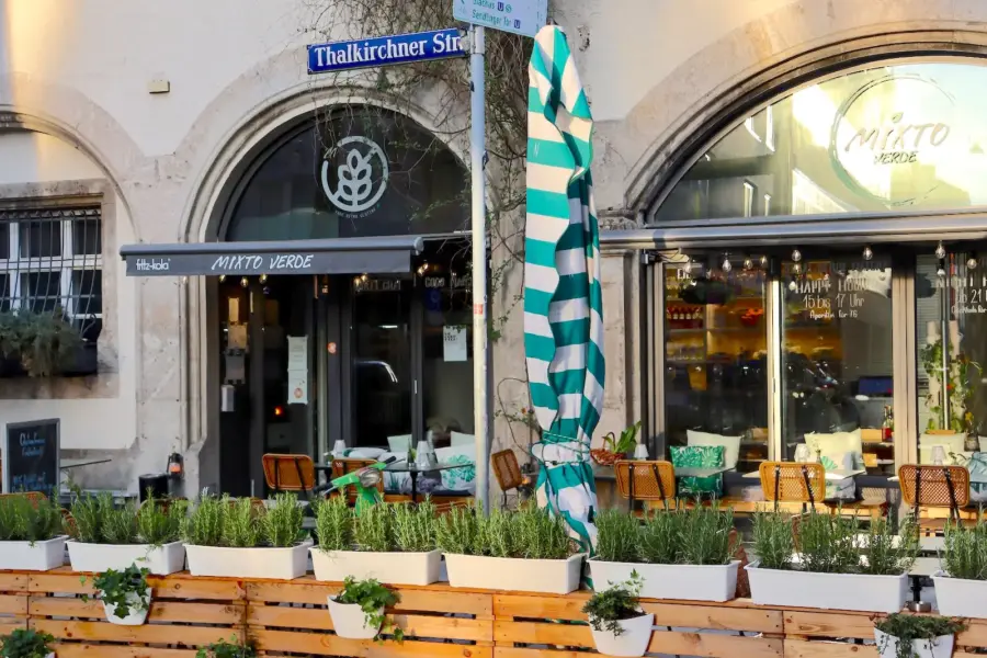 glutenfreies-restaurant-muenchen-terrasse-mixto-verde-1