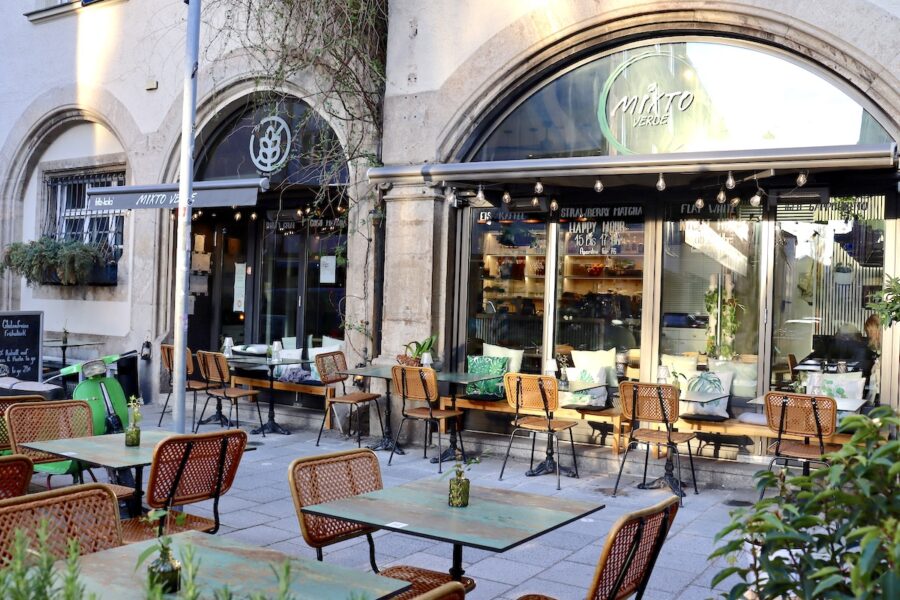 mixto-verde-muenchen-restaurant-abend-terrasse-schanigarten-1